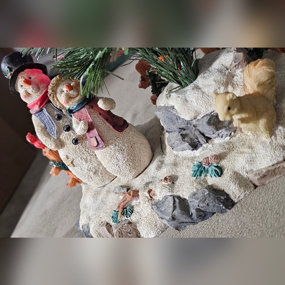 "December Home Collectibles Village" piece with a fiber optic Christmas tree - Picture 6 of 6